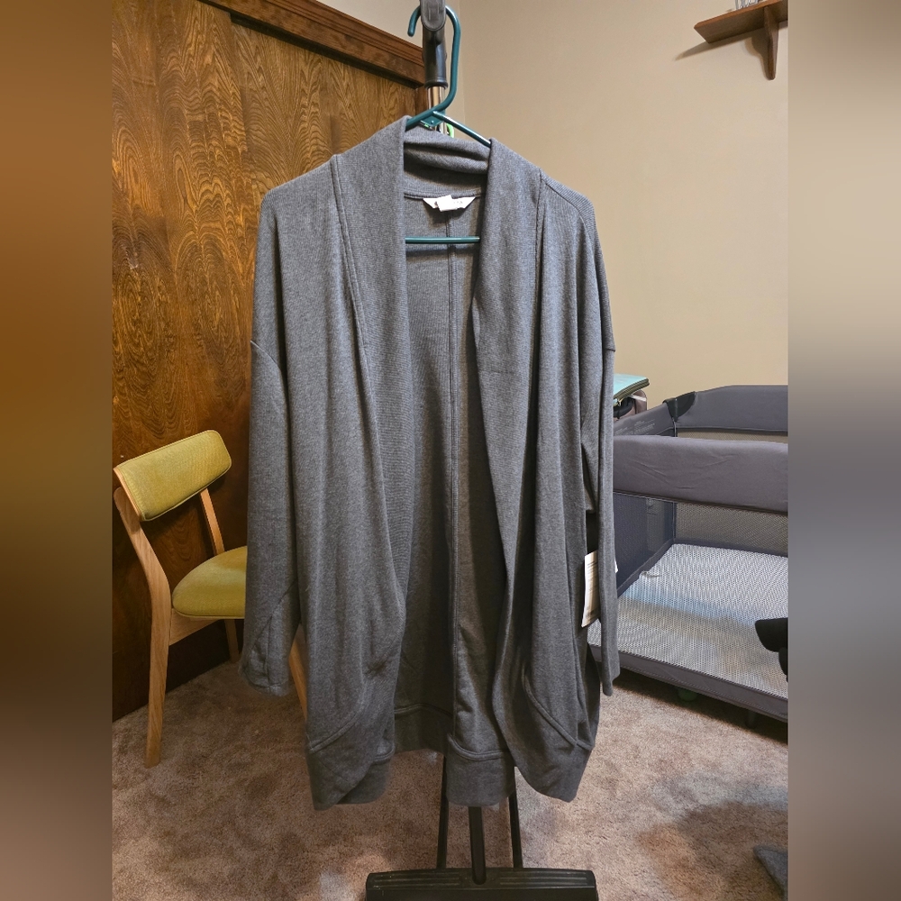 NWT Athleta Grey Prescence Cocoon Wrap